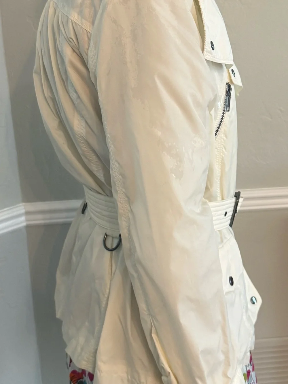 Burberry White Cream Belted Trench Coat with Zip Pockets - Picture 2 of 16